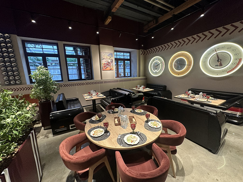 Основной зал